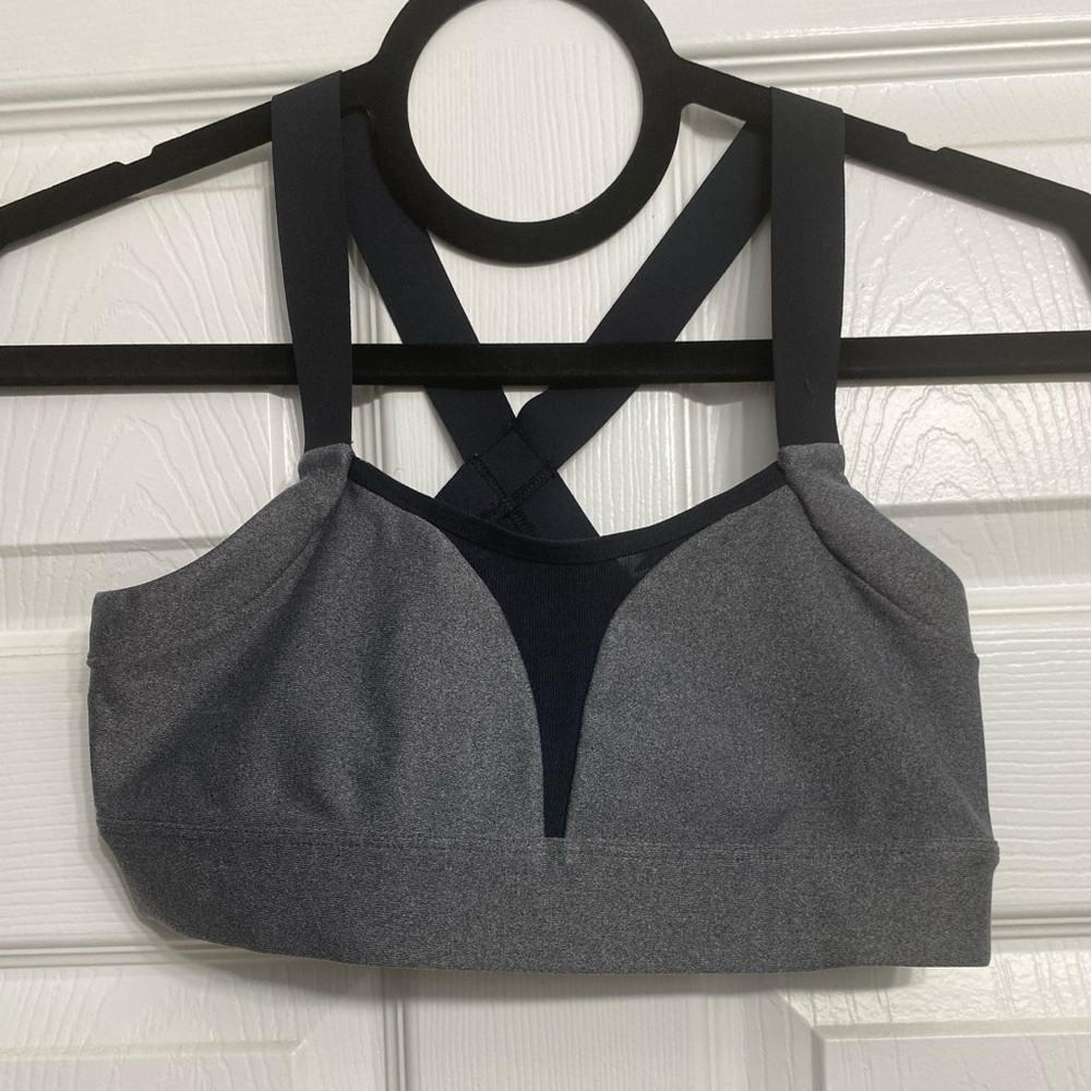 Under Armour Size SM Sports Bra